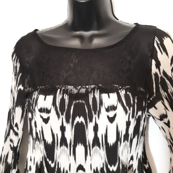 Nicola black/white crinkle lace blouse - Picture 6 of 6